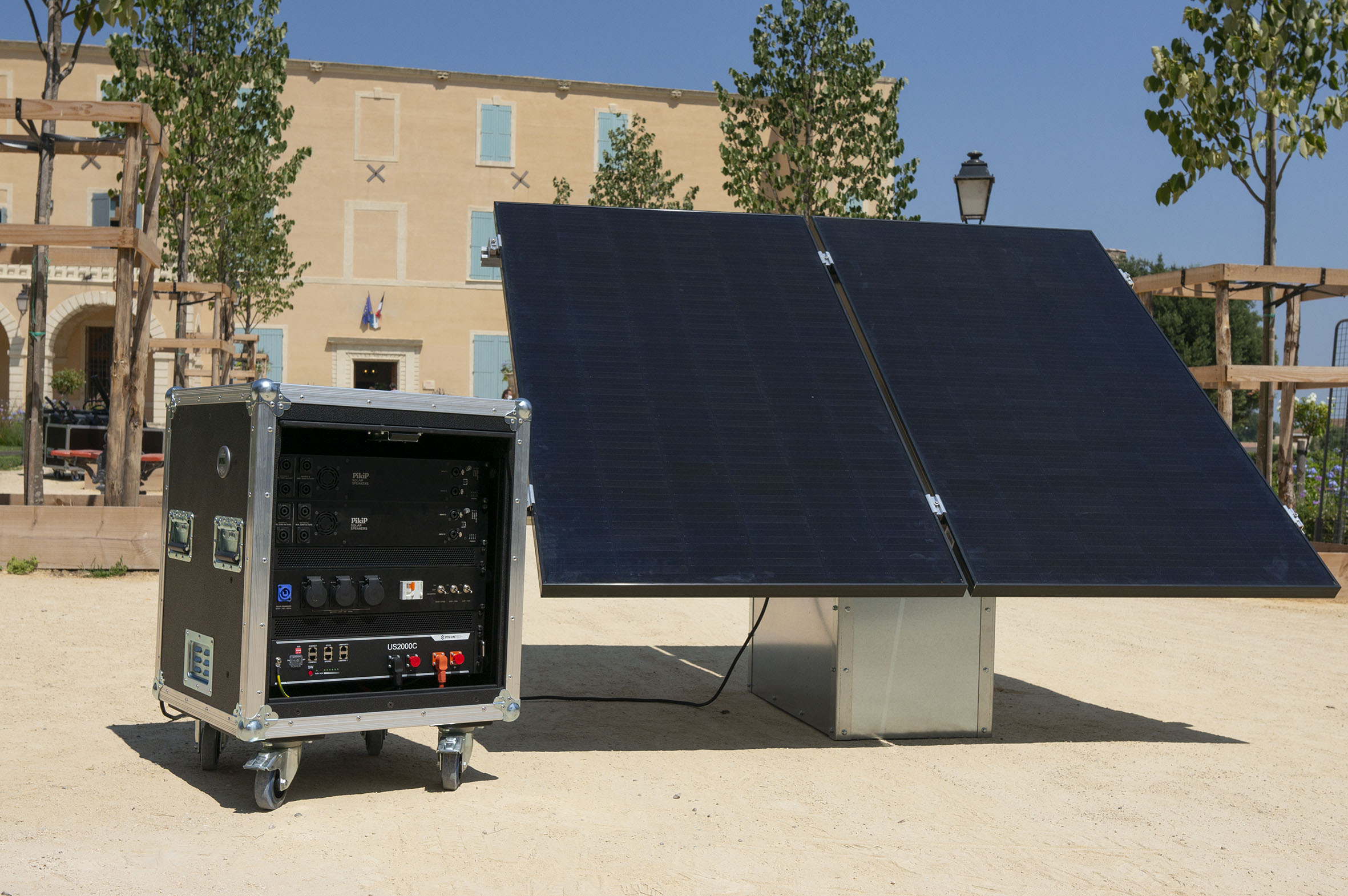 PikiP-Solar-Speakers-sound-system-autonome-prosound-stagesound-soundengineer-livesound-loudspeakers-solarenergy-solarpowered-1 - Julien PikiP